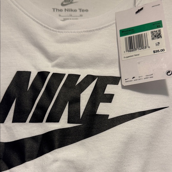 Nike Women’s  Size XL Classic White Long Sleeve Tee. NWT - Picture 3 of 3